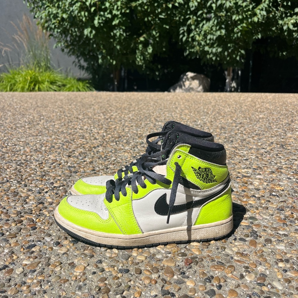 High-Top Jordans Sneakers - Neon Green and Black